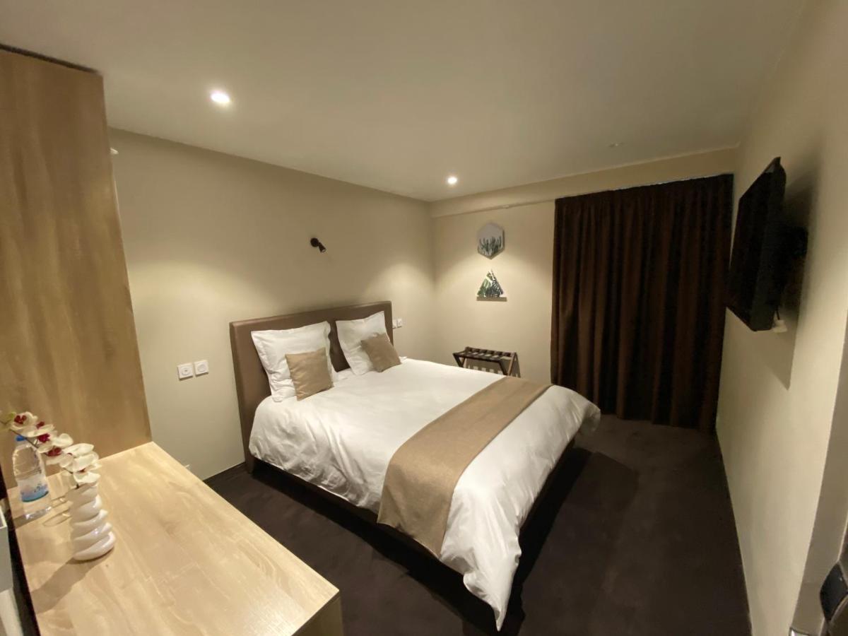 Fly Inn Madagascar Hotel - Navette Gratuite H24 - A 300M De L'Aeroport International Ivato-Antananarivo Ivato  Eksteriør billede