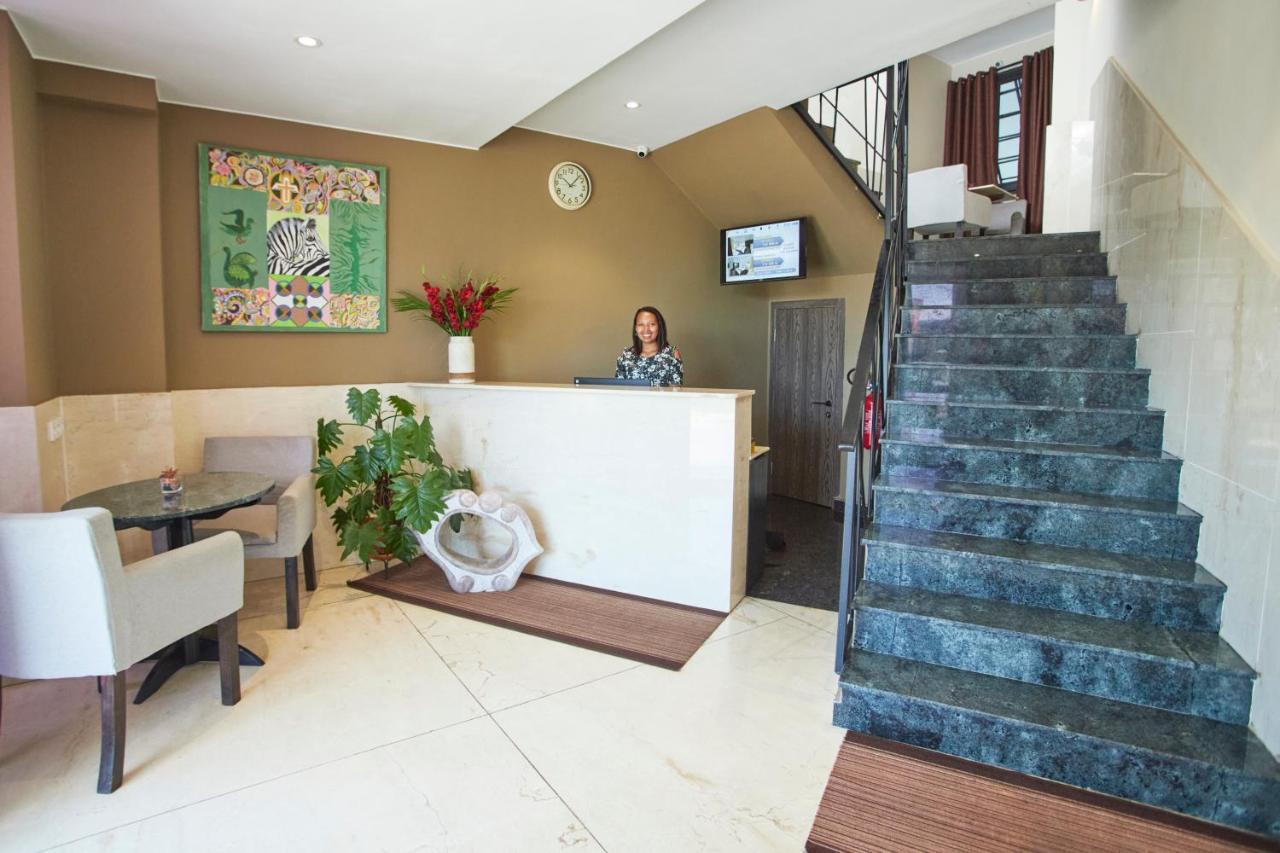 Fly Inn Madagascar Hotel - Navette Gratuite H24 - A 300M De L'Aeroport International Ivato-Antananarivo Ivato  Eksteriør billede