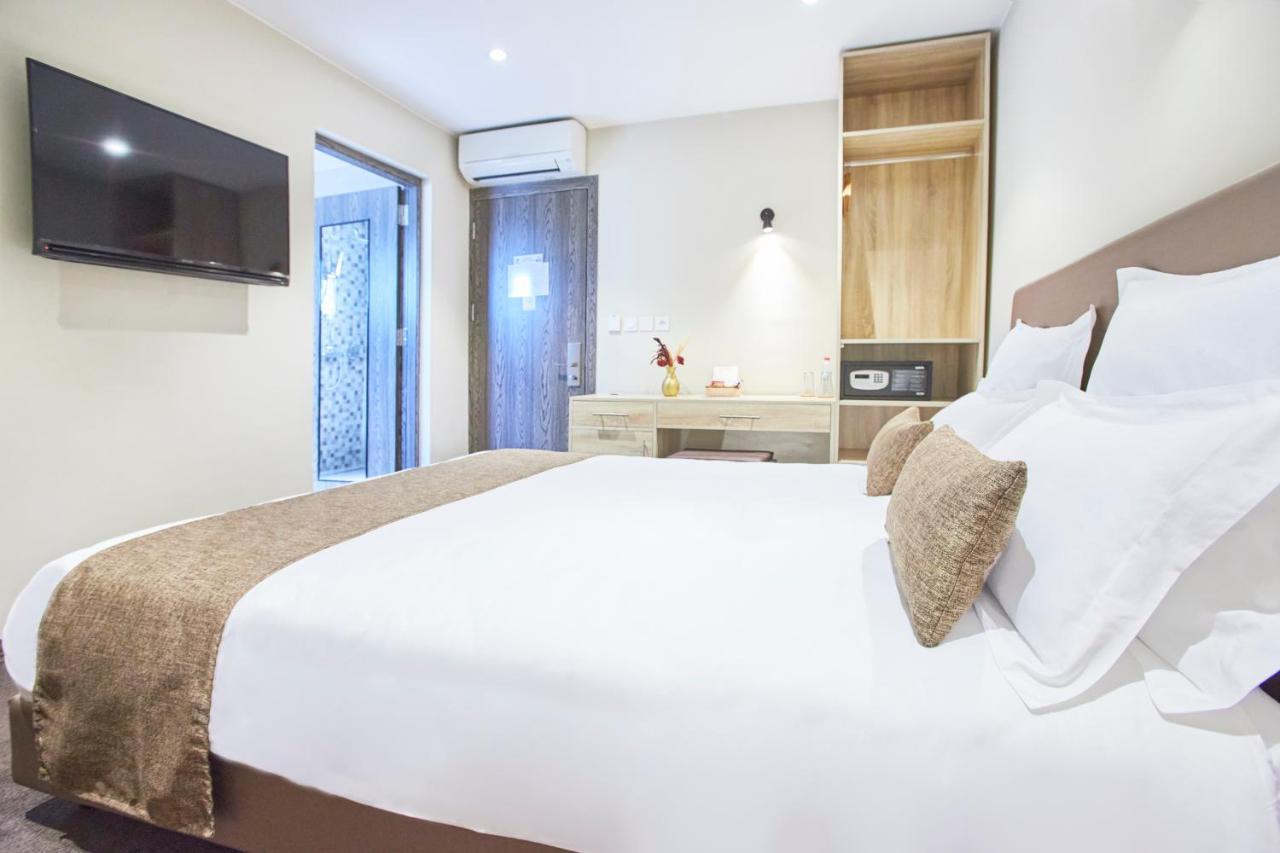 Fly Inn Madagascar Hotel - Navette Gratuite H24 - A 300M De L'Aeroport International Ivato-Antananarivo Ivato  Eksteriør billede
